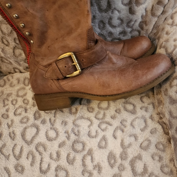 Steve Madden Lynet Knee High Leather Boot brown with red zipper and studs - Picture 4 of 10